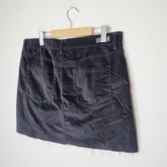 NEW REVOLVE ANTHROPOLOGIE BLANK NYC Black Velour Mini Skirt 25 - Picture 6 of 6